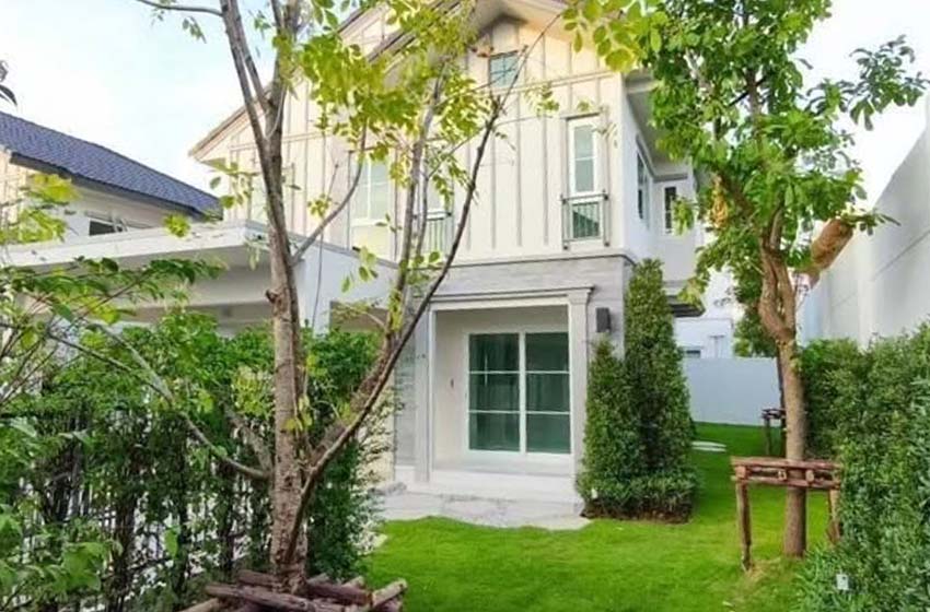 House with Shared Pool in Bangnatrad